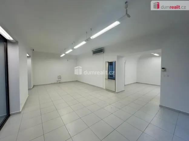 Pronájem obchodního prostoru, Kolín - Kolín I, Karlovo náměstí, 57 m2