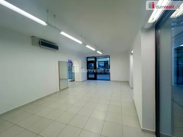 Pronájem obchodního prostoru, Kolín - Kolín I, Karlovo náměstí, 57 m2