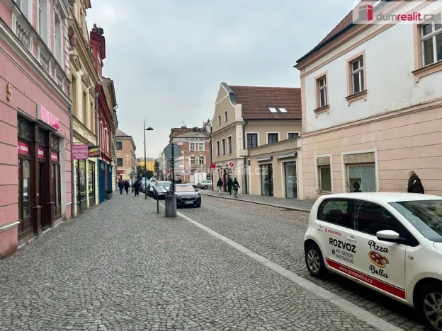 Pronájem obchodního prostoru, Kolín - Kolín I, Karlovo náměstí, 57 m2