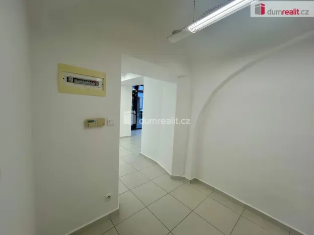 Pronájem obchodního prostoru, Kolín - Kolín I, Karlovo náměstí, 57 m2