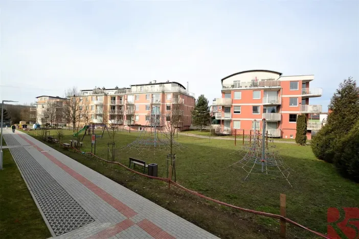 Pronájem garážového stání, Praha, Formanská, 13 m2