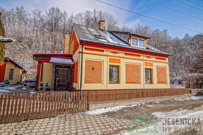 Prodej rodinného domu, Bernartice - Buková, 336 m2