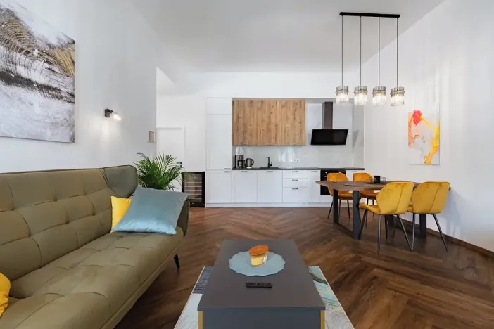 Prodej bytu 2+kk, Horní Planá, Náměstí, 47 m2