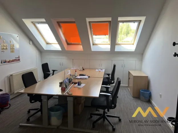 Pronájem kanceláře, Hradec Králové, Československé armády, 128 m2
