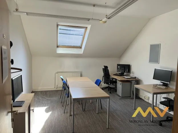 Pronájem kanceláře, Hradec Králové, Československé armády, 128 m2