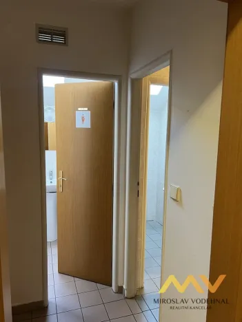 Pronájem kanceláře, Hradec Králové, Československé armády, 128 m2