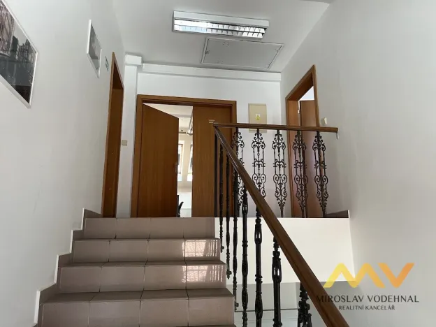 Pronájem kanceláře, Hradec Králové, Československé armády, 128 m2