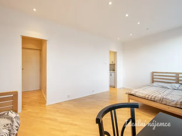 Pronájem bytu 1+kk, Praha - Stodůlky, Nušlova, 35 m2