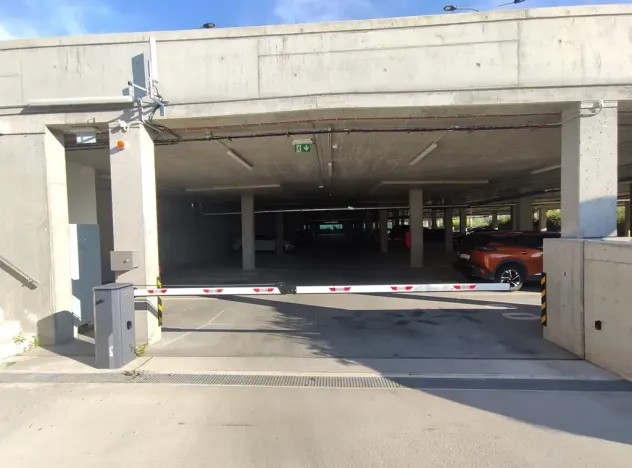 Pronájem garážového stání, Brno, Sokolova, 11 m2