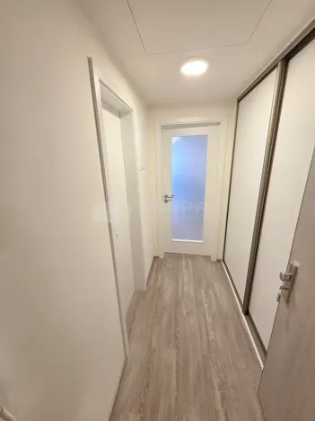 Pronájem bytu 1+kk, Praha - Hloubětín, Poděbradská, 33 m2