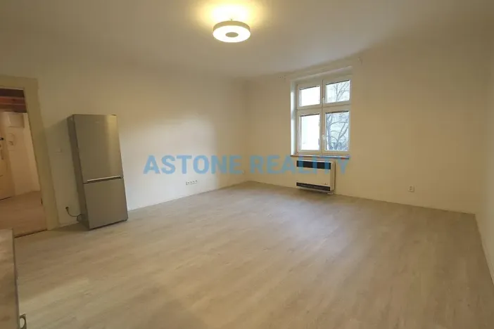 Pronájem bytu 1+kk, Praha - Nusle, Na Jezerce, 39 m2