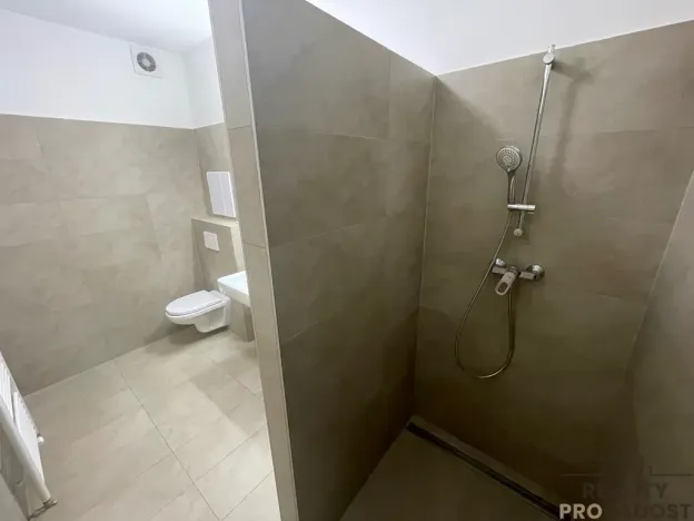 Pronájem bytu 1+kk, Břeclav, Na Valtické, 20 m2