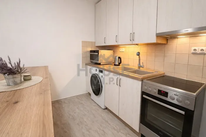 Prodej bytu 2+kk, Praha - Troja, Hnězdenská, 43 m2