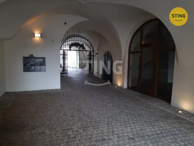 Pronájem atypického bytu, Žďár nad Sázavou, nám. Republiky, 33 m2