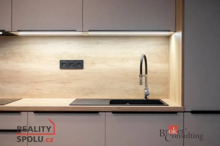 Prodej bytu 2+kk, Opava - Předměstí, Olomoucká, 65 m2