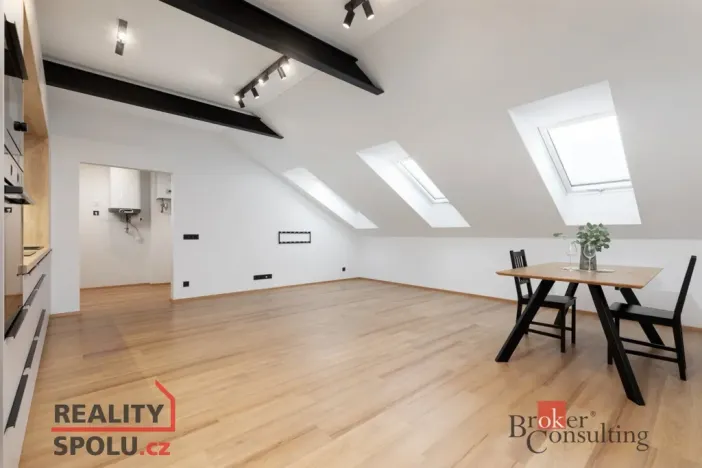 Prodej bytu 2+kk, Opava - Předměstí, Olomoucká, 65 m2