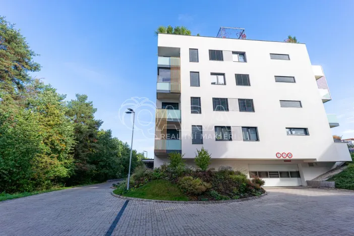 Pronájem bytu 2+kk, Praha, Azzoniho, 51 m2