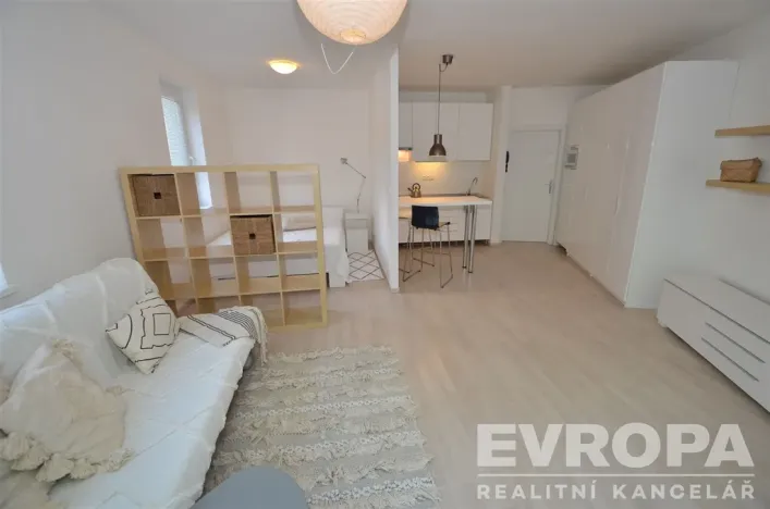 Pronájem atypického bytu, Praha - Hostivař, Na Plískavě, 47 m2