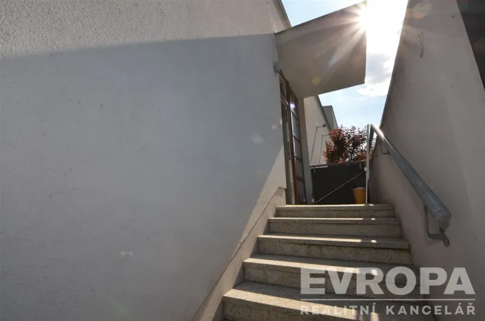 Pronájem atypického bytu, Praha - Hostivař, Na Plískavě, 47 m2