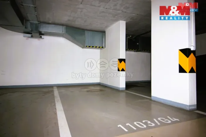 Prodej garážového stání, Praha, Poděbradská, 12 m2