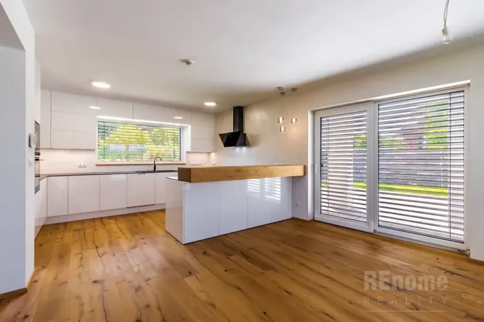 Pronájem rodinného domu, Jesenice, Průběžná, 200 m2