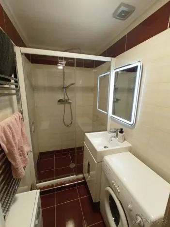 Pronájem bytu 2+kk, Praha - Kobylisy, Frýdlantská, 43 m2