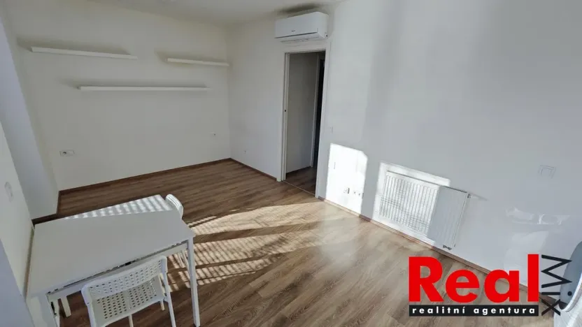 Pronájem bytu 1+kk, Brno - Přízřenice, Moravanská, 35 m2