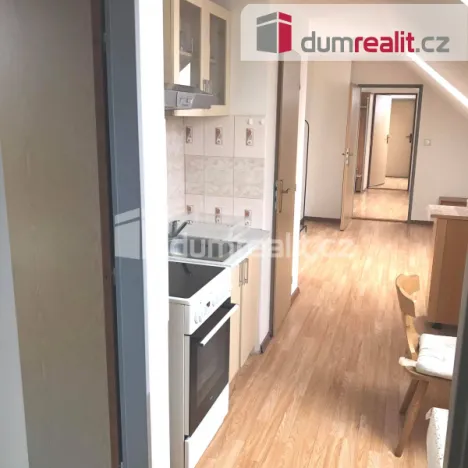 Pronájem bytu 2+kk, Praha - Kobylisy, Zenklova, 45 m2