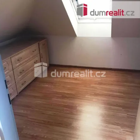 Pronájem bytu 2+kk, Praha - Kobylisy, Zenklova, 45 m2