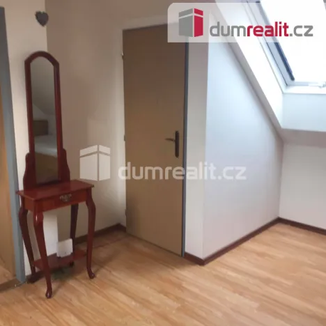 Pronájem bytu 2+1, Praha - Kobylisy, Zenklova, 50 m2