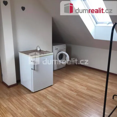 Pronájem bytu 2+1, Praha - Kobylisy, Zenklova, 50 m2