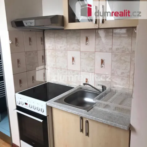 Pronájem bytu 2+1, Praha - Kobylisy, Zenklova, 50 m2