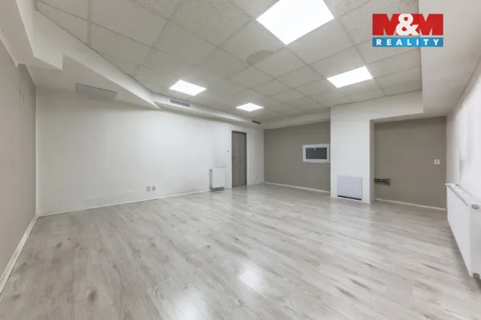 Pronájem obchodního prostoru, Liberec - Liberec IV-Perštýn, nám. Dr. E. Beneše, 100 m2