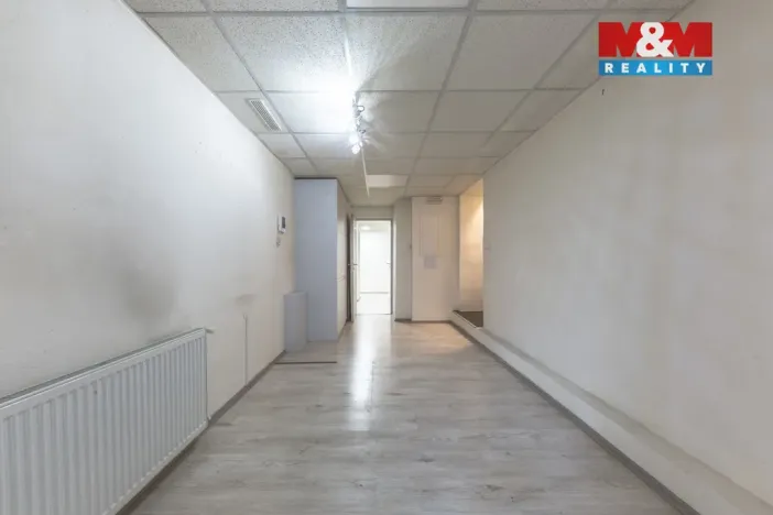 Pronájem obchodního prostoru, Liberec - Liberec IV-Perštýn, nám. Dr. E. Beneše, 100 m2