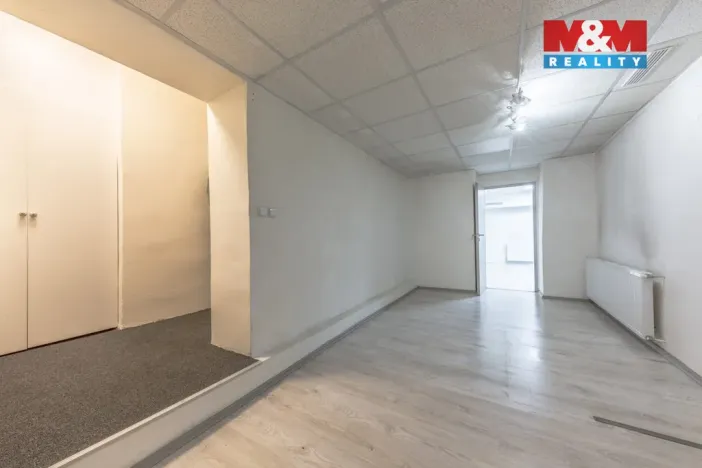 Pronájem obchodního prostoru, Liberec - Liberec IV-Perštýn, nám. Dr. E. Beneše, 100 m2