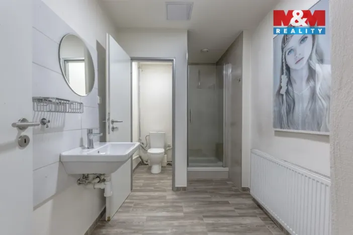 Pronájem obchodního prostoru, Liberec - Liberec IV-Perštýn, nám. Dr. E. Beneše, 100 m2