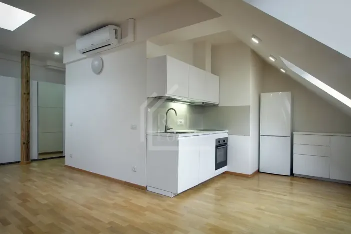 Pronájem bytu 1+kk, Praha - Karlín, Sokolovská, 64 m2
