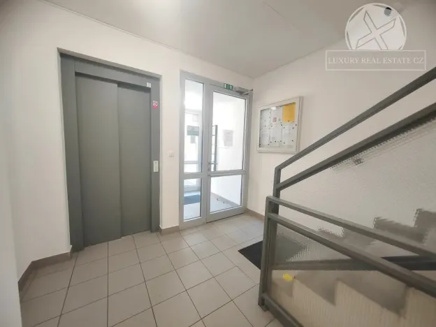 Pronájem bytu 1+kk, Praha - Hloubětín, Nepelova, 29 m2