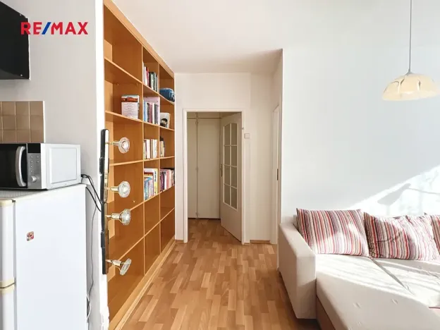 Prodej bytu 2+kk, Praha - Bohnice, Zelenohorská, 43 m2
