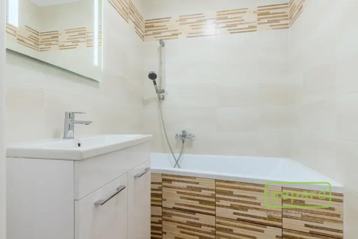 Pronájem bytu 3+1, Praha, Hrusická, 73 m2