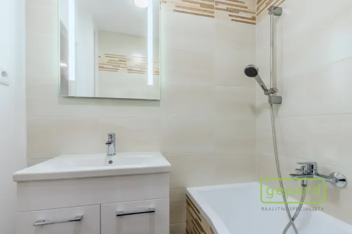 Pronájem bytu 3+1, Praha, Hrusická, 73 m2