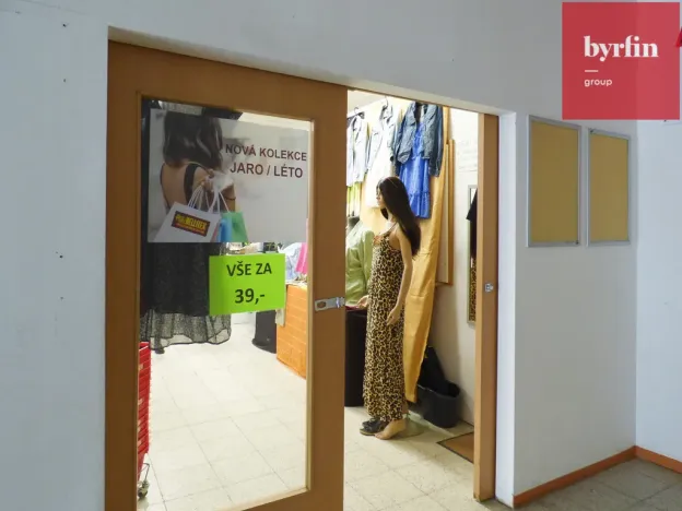 Pronájem obchodního prostoru, Opava, Zámecký okruh, 325 m2