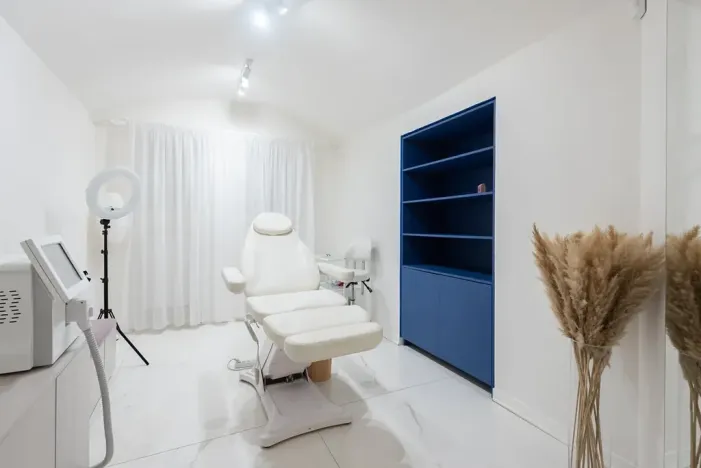 Prodej obchodního prostoru, Praha - Smíchov, Kmochova, 170 m2