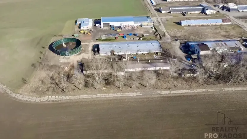 Prodej výrobních prostor, Nosislav, 1980 m2