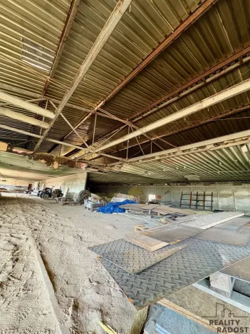 Prodej výrobních prostor, Nosislav, 1980 m2