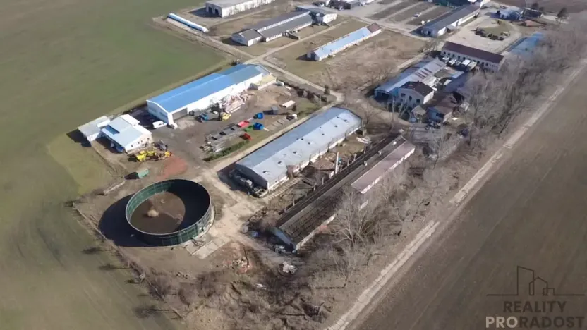 Prodej výrobních prostor, Nosislav, 1980 m2