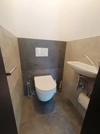 Pronájem skladu, Praha - Březiněves, Na hlavní, 331 m2