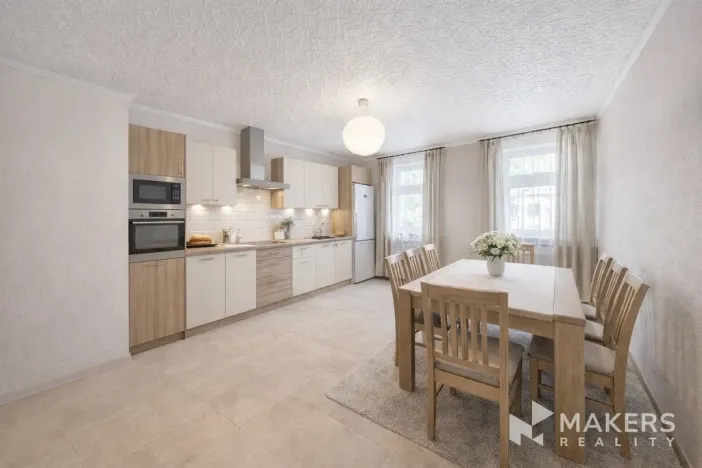 Prodej bytu 2+1, Karlovy Vary, Vítězná, 70 m2