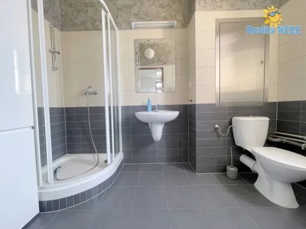 Pronájem obchodního prostoru, Jesenice, Budějovická, 79 m2