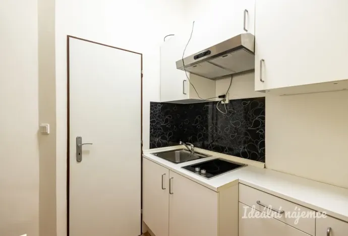 Pronájem bytu 1+kk, Praha - Vinohrady, Sobotecká, 18 m2